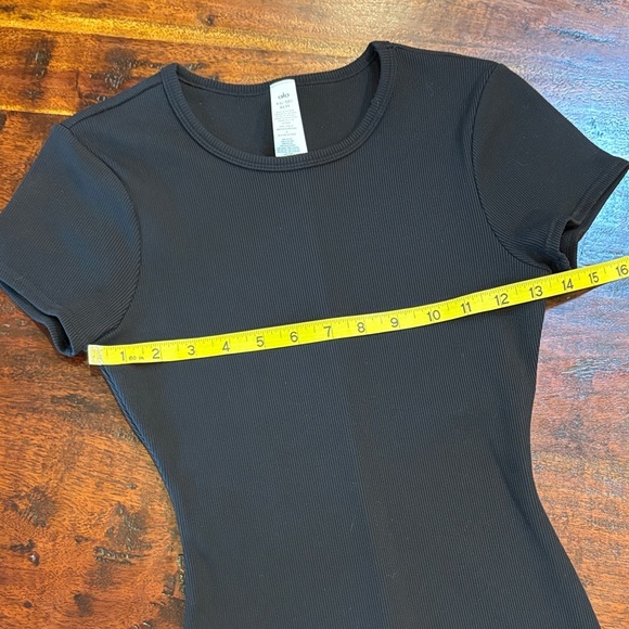 ALO Yoga Goddess Ribbed Short Sleeve Mini Dress in Black size XS EUC - Picture 7 of 7